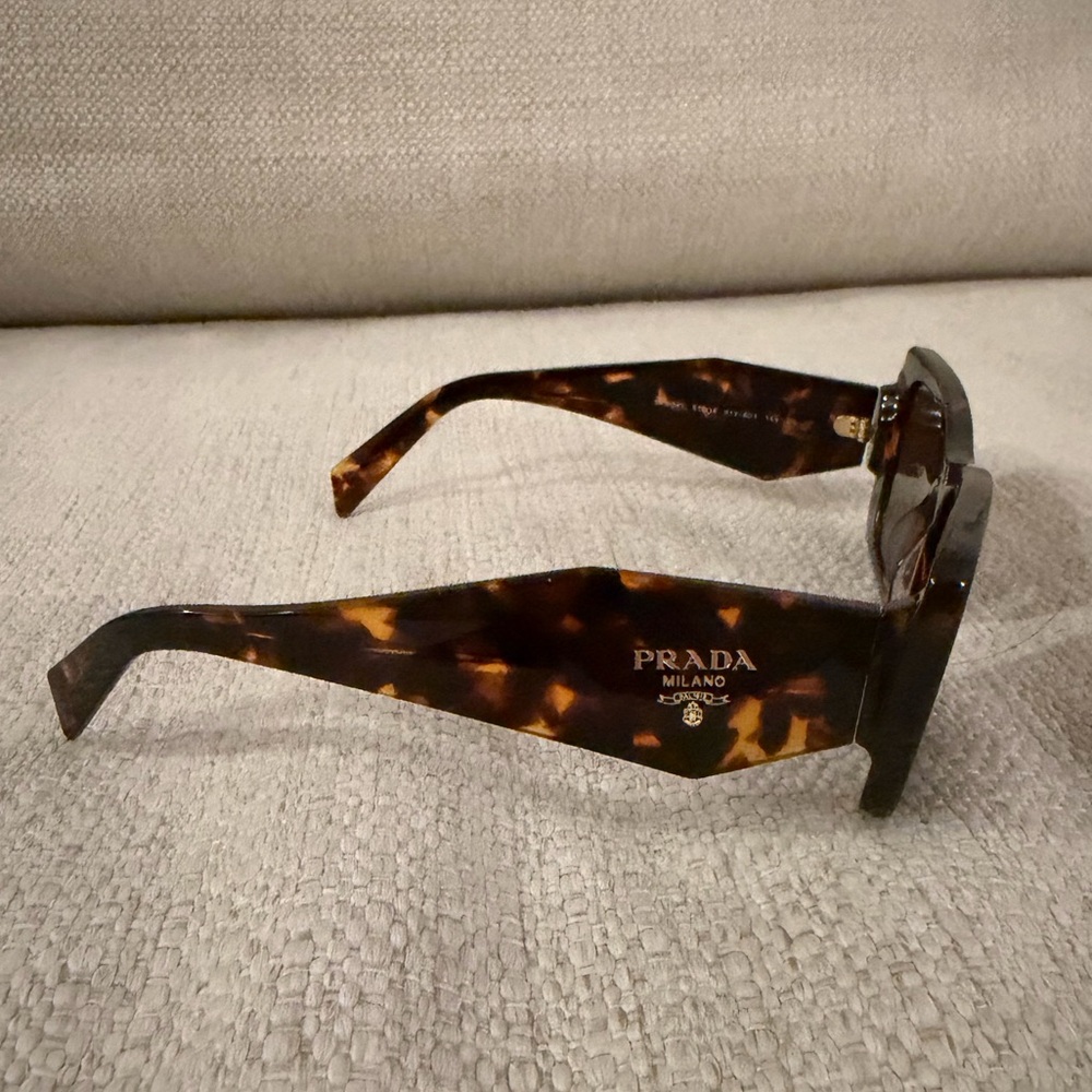 Prada Tortoiseshell Rectangular Sunglasses With B… - image 5